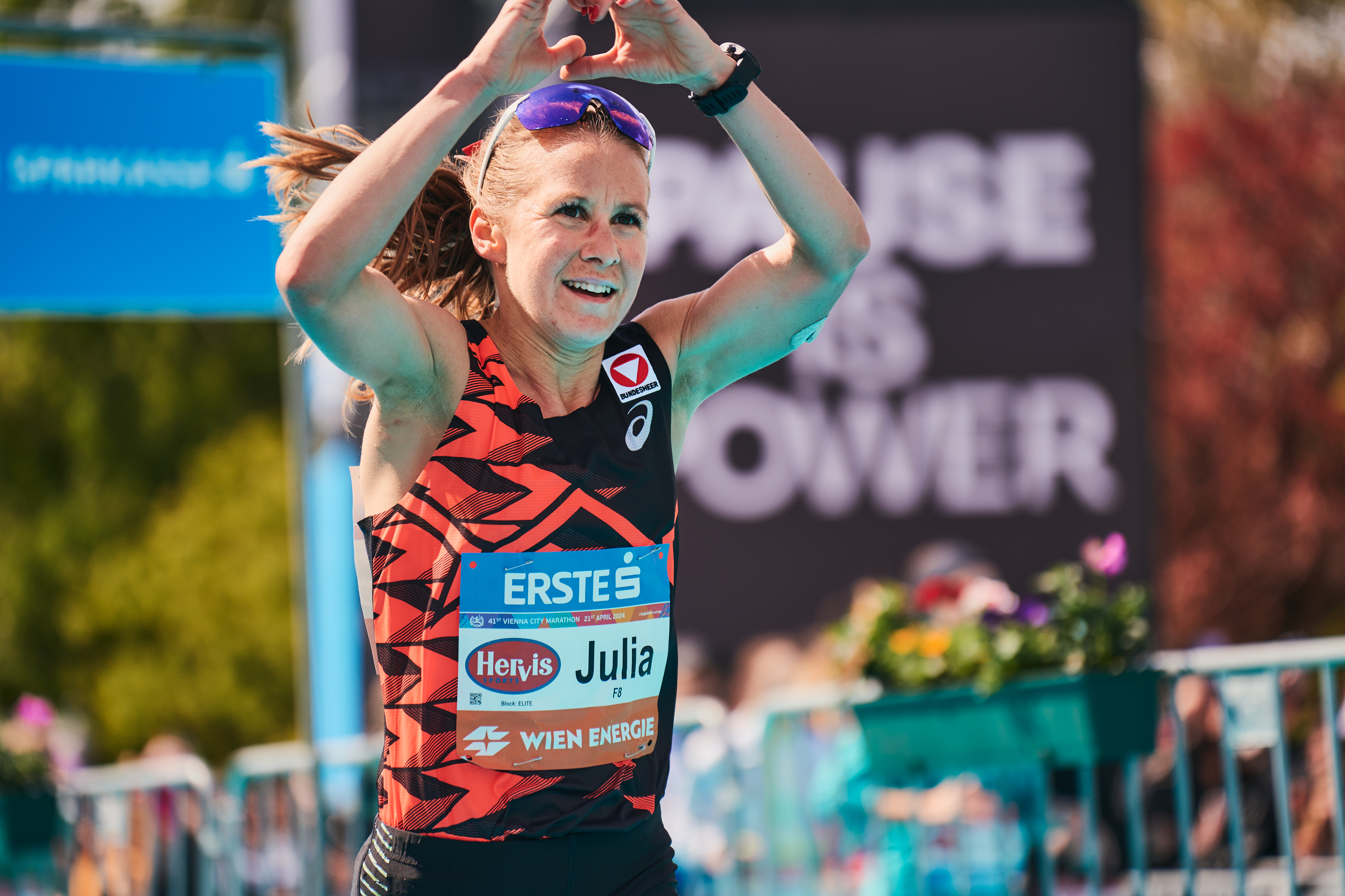 Julia Mayer jubelt als beste Österreicherein beim VCM 2024. Bild: VCM / Roman Pfeiffer