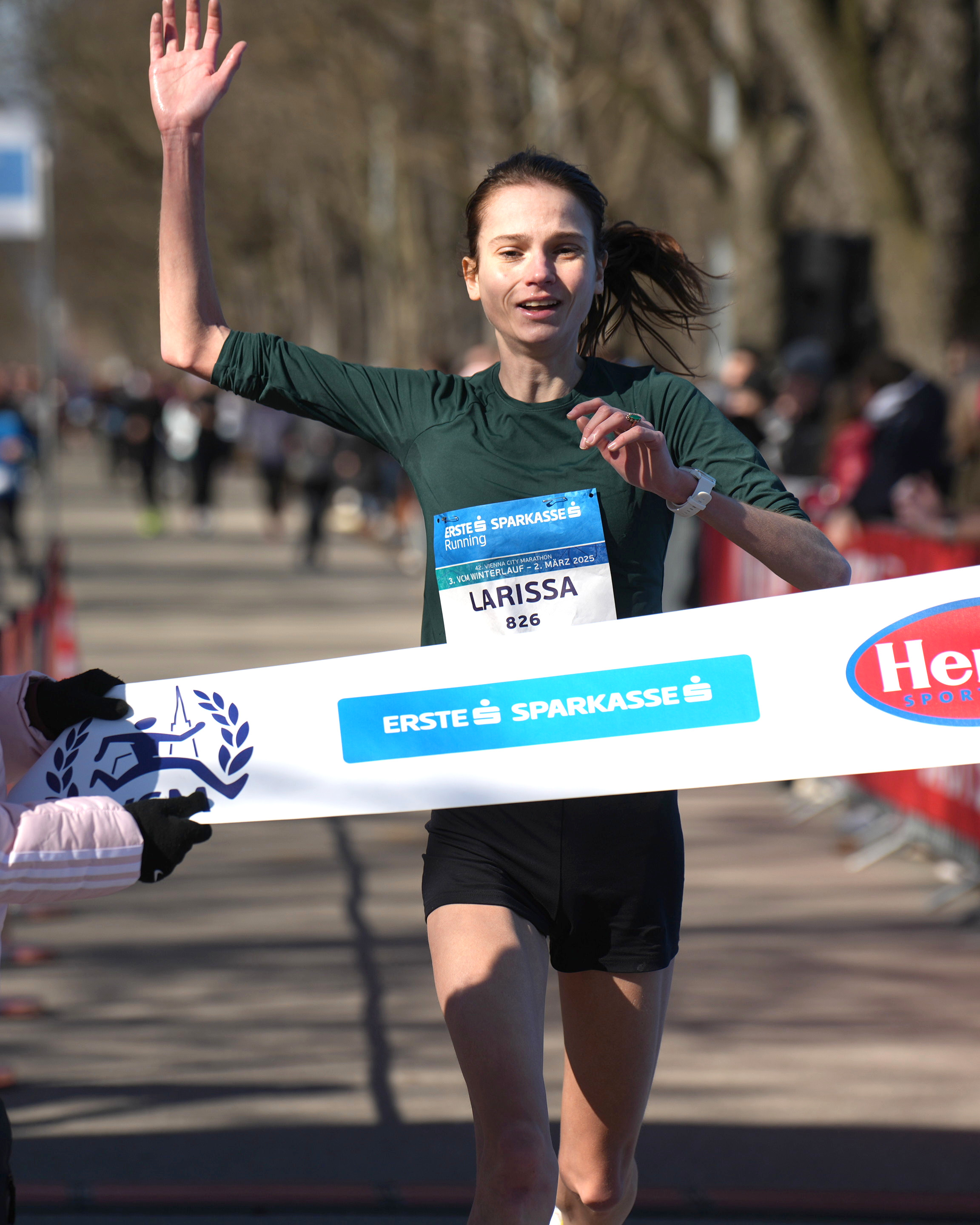 Larissa Matz als 10-km-Siegerin beim 3. VCM Winterlauf. Bild: VCM / Roman Pfeiffer