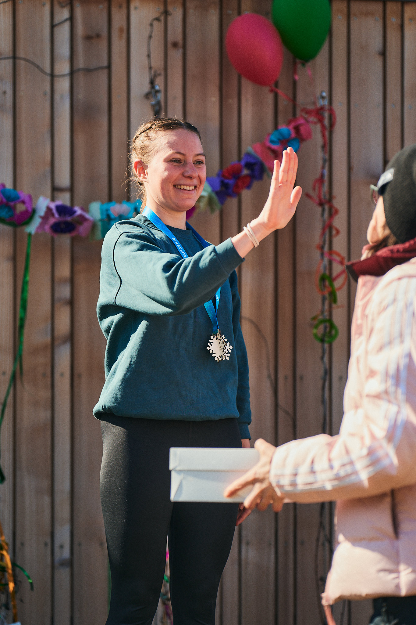 Nicole Bauer, hier bei der 5-km-Siegerehrung des 3. VCM Winterlaufs, startet bei der U23-EM. Bild: VCM / Roman Pfeiffer
