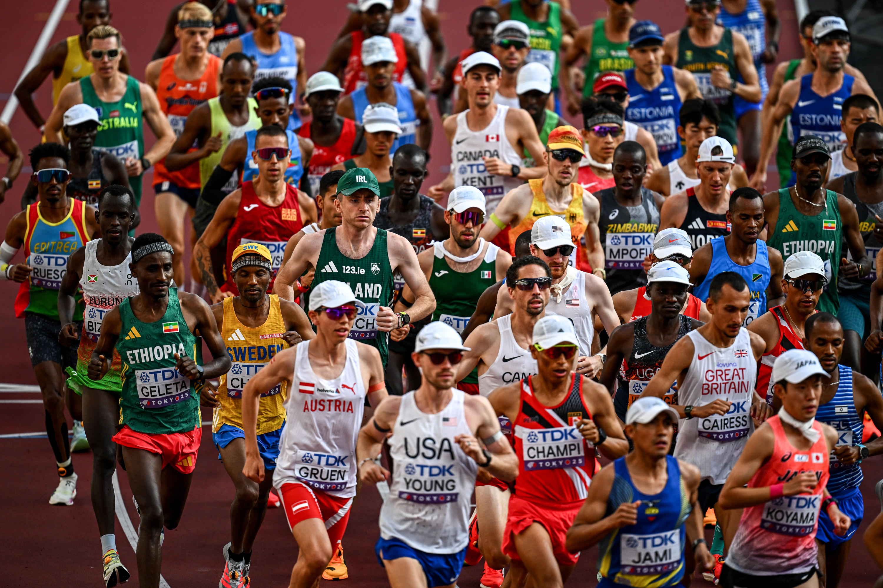 Marathonstart der Männer im Olympiastadion. Bild: World Athletics / Mattia Ozbot