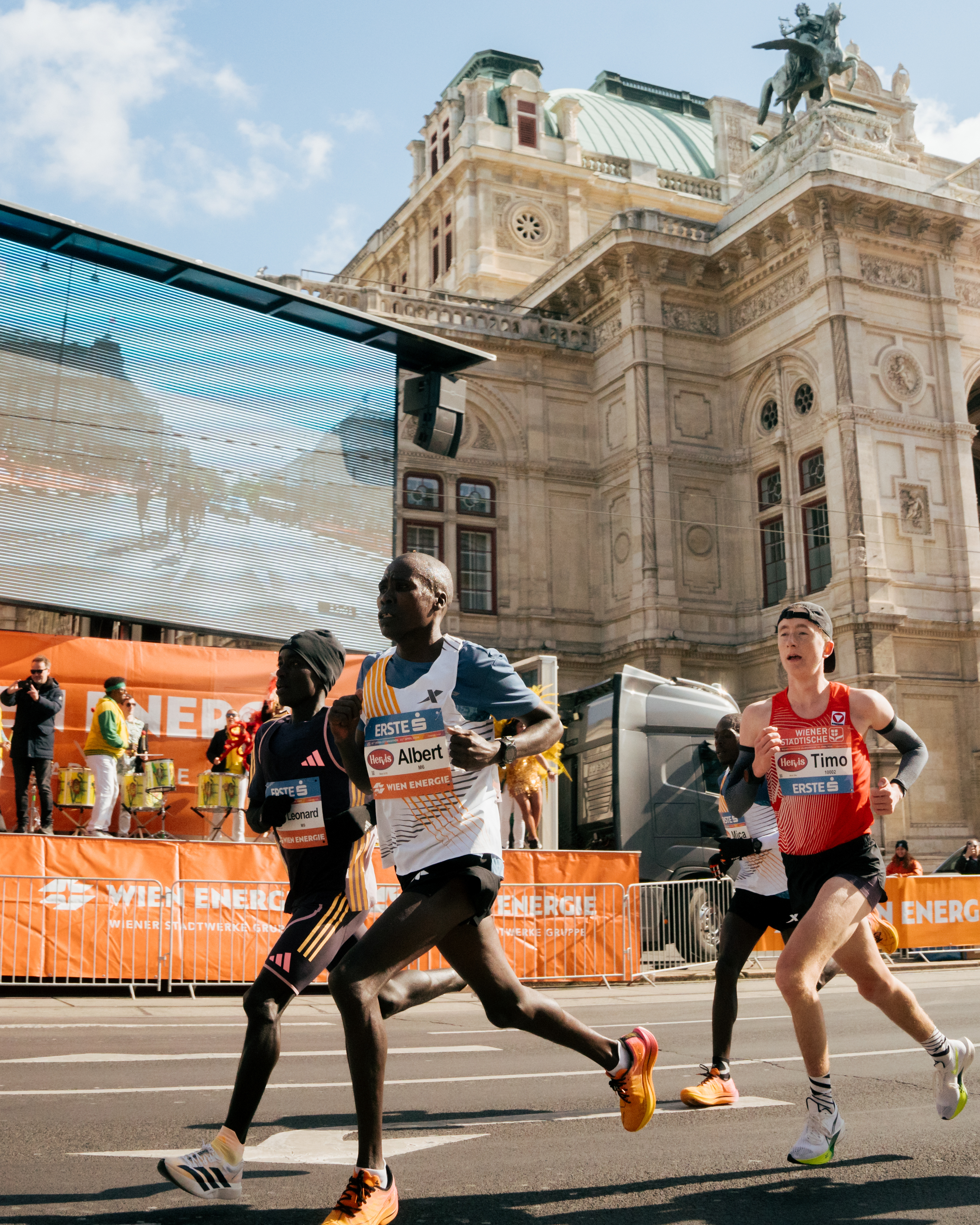 Albert Kangogo (white shirt). Picture: VCM / Michael Kvick